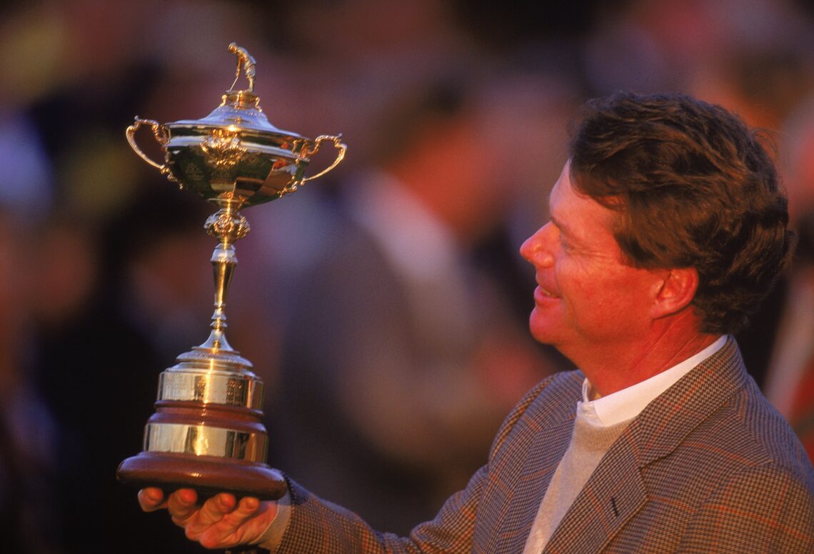 26 Sep 1993: USA team captain Tom Watson lifts the trophy after victory in the Ryder Cup at the The Belfry in Sutton Coldfield, England. Mandator...