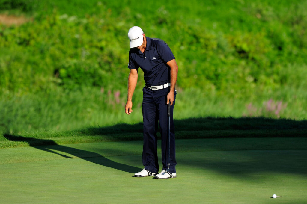 Dustin Johnson misses his par putt on the 18th green at the 2010 PGA Championship at Whistling Straits