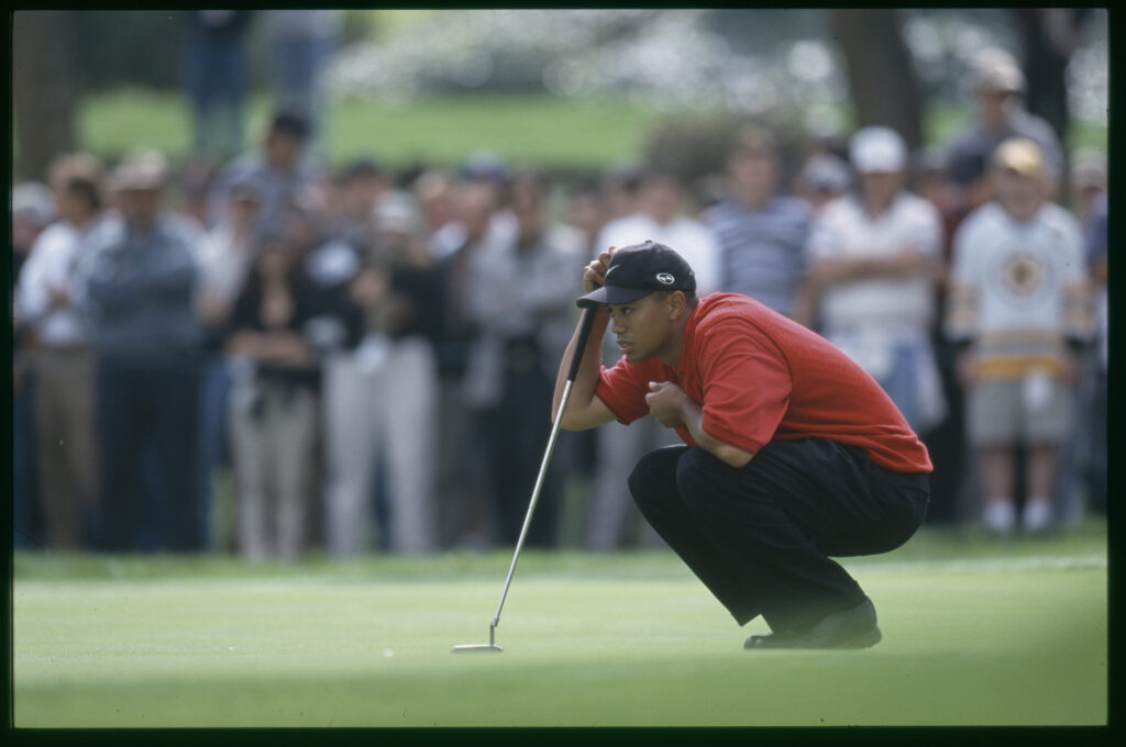 Tiger Woods lines up a putt during the final of the 2000 WGC-Andersen Consulting Match Play