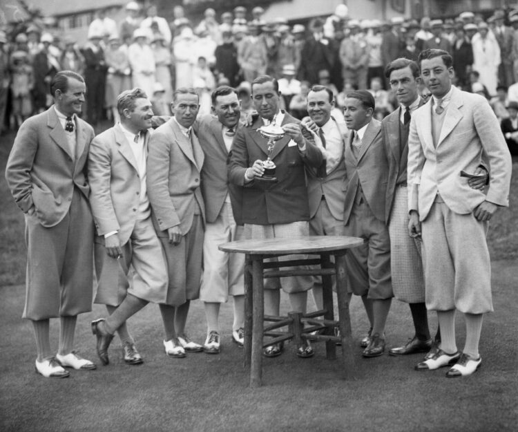 American Pro Golfers win Ryder Cup from Britain. Left to right; Al Waltrous, Bill Melhorn, Diegel Leo, F. Golden, Walter Hagen, Joe Pennoza, Gene S...