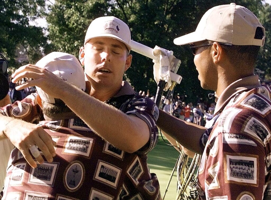 Justin Leonard (C) is mobbed by his US teammates i
